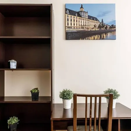 Daire Charming And Bright- Golden Apartments- City Center&S49 Wroclaw